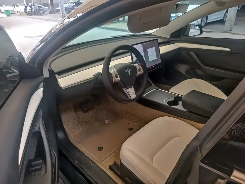 Tesla Model 3 — фото 8