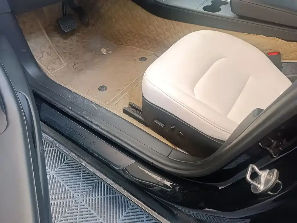 Tesla Model 3 — фото 2