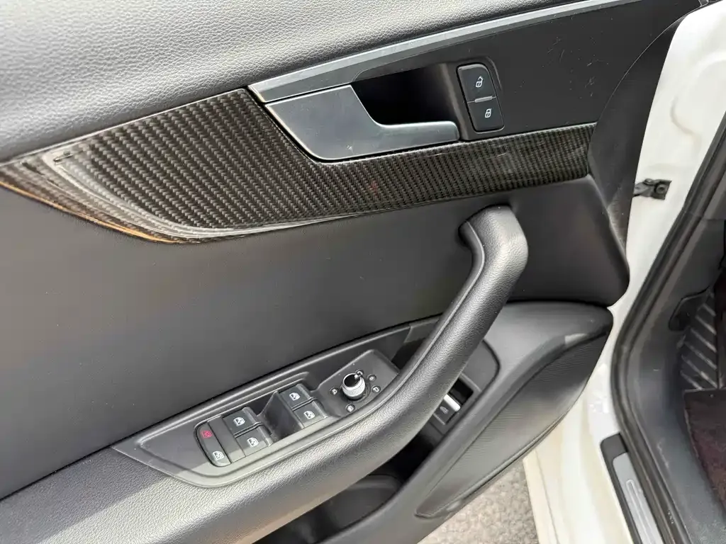 Audi A4L 2021 из CN, фото 10