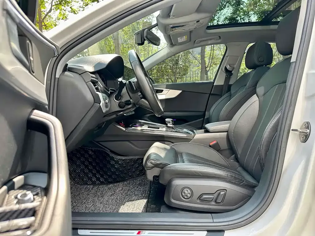 Audi A4L 2021 из CN, фото 6