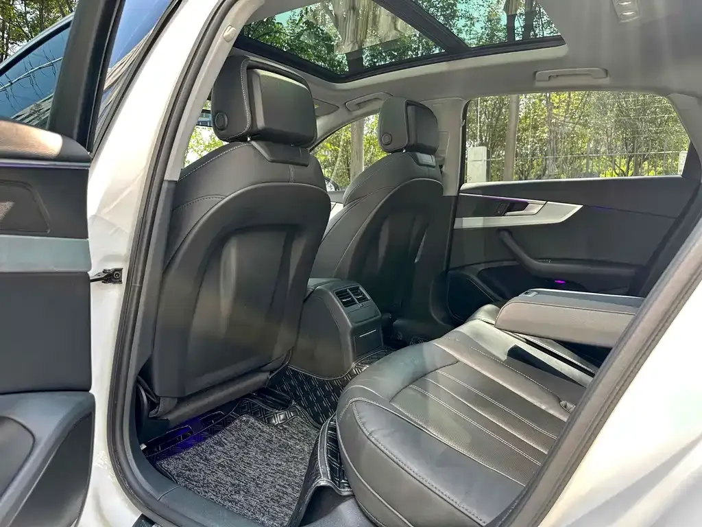 Audi A4L 2021 из CN, фото 2