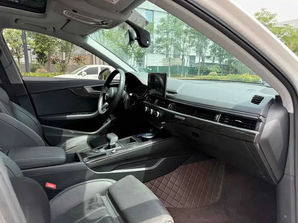 Audi A4L 2021 из CN, фото 9