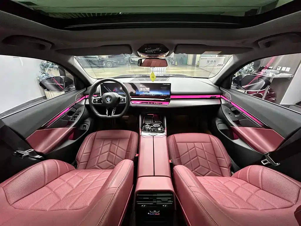 BMW 5 Series 2025 из CN, фото 9