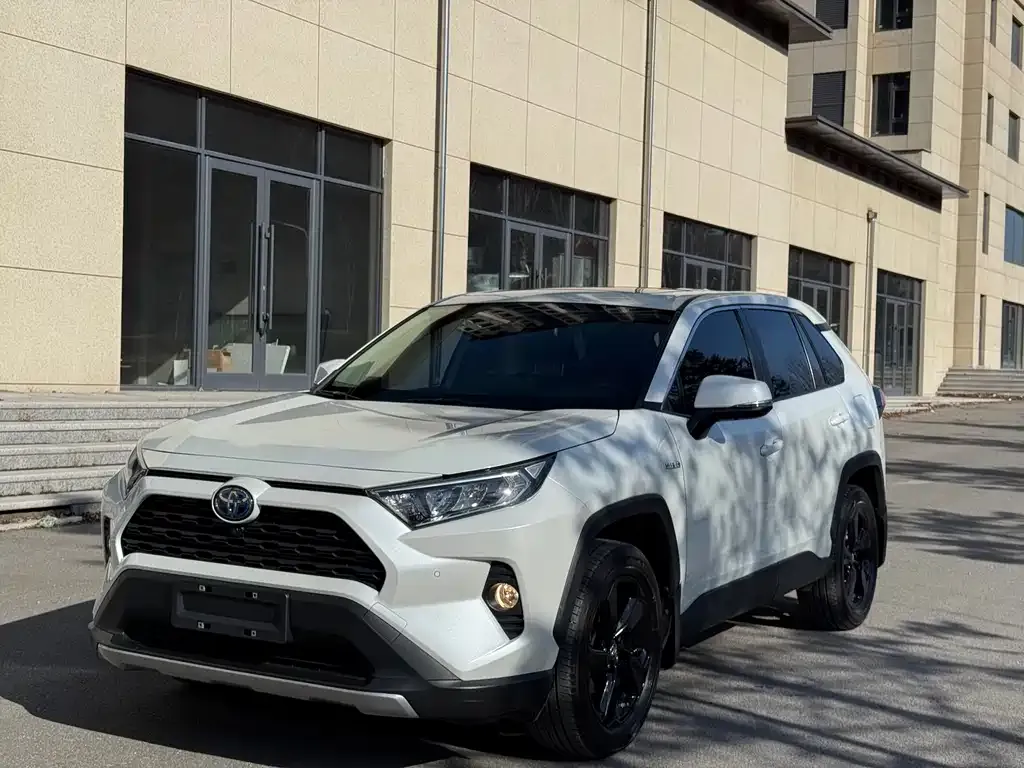 Toyota RAV4 — фото 3