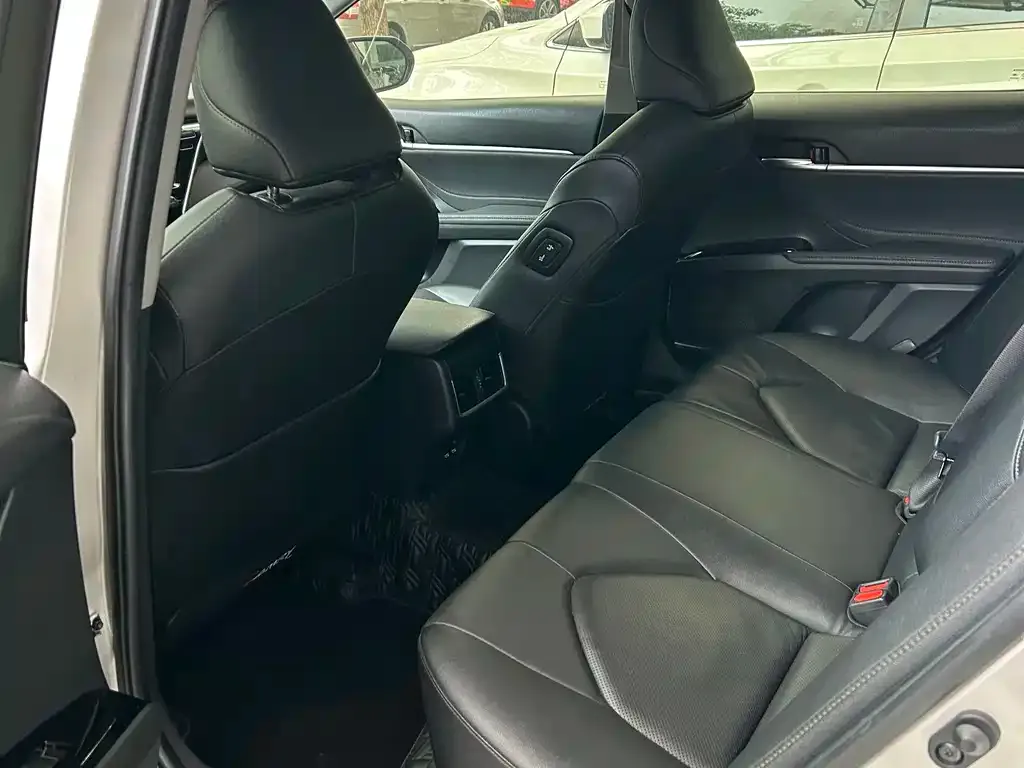 Toyota Camry 2022 из CN, фото 2