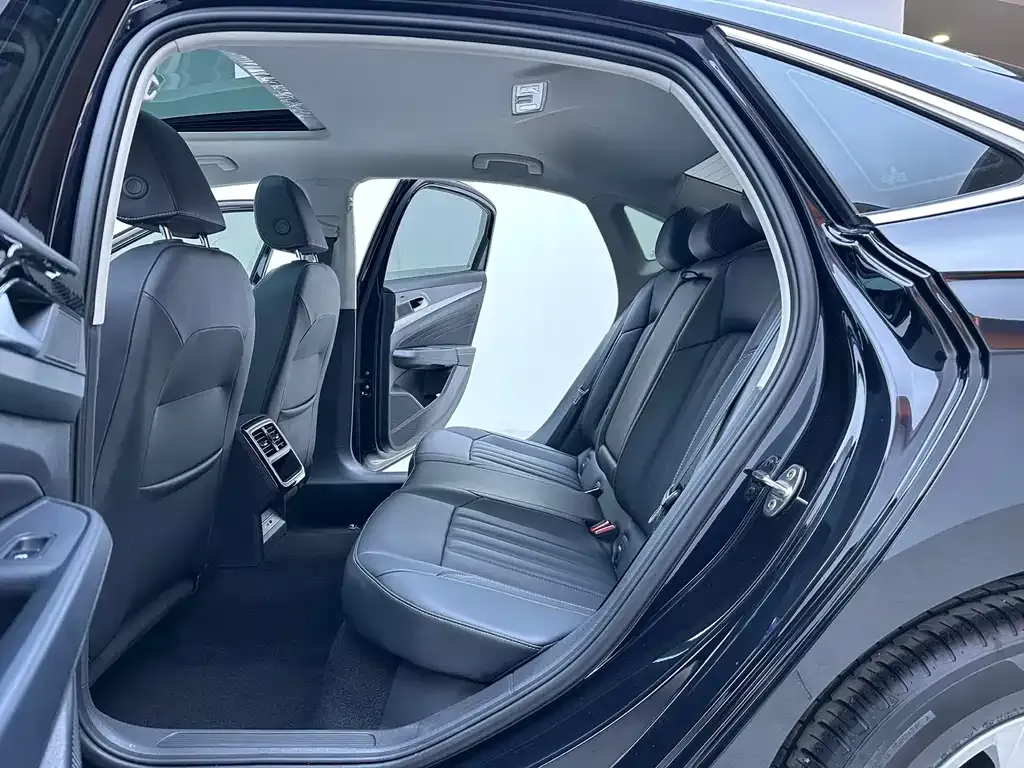 Volkswagen Passat — фото 9