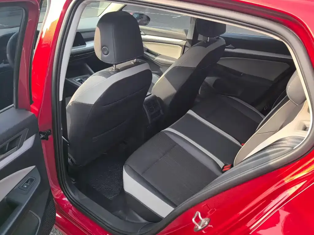 Volkswagen Golf 2021 из CN, фото 3