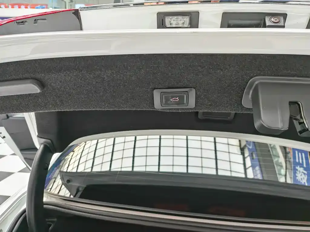 Audi A4L 2021 из CN, фото 3