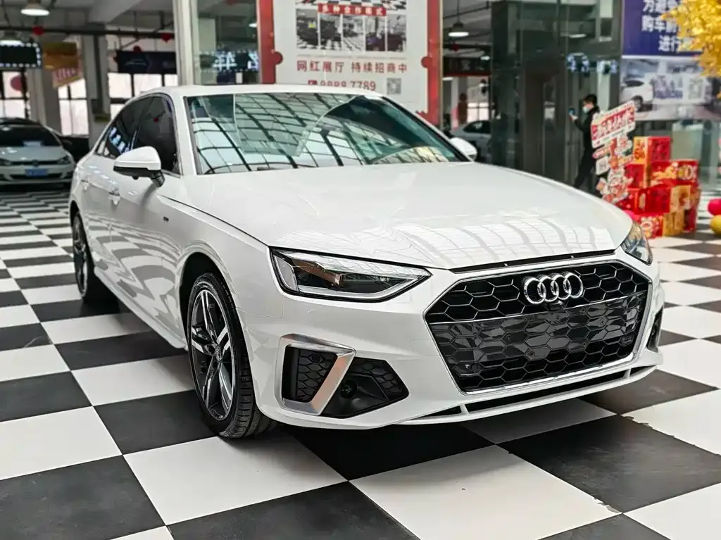 Audi A4L 2021 из CN, фото 4