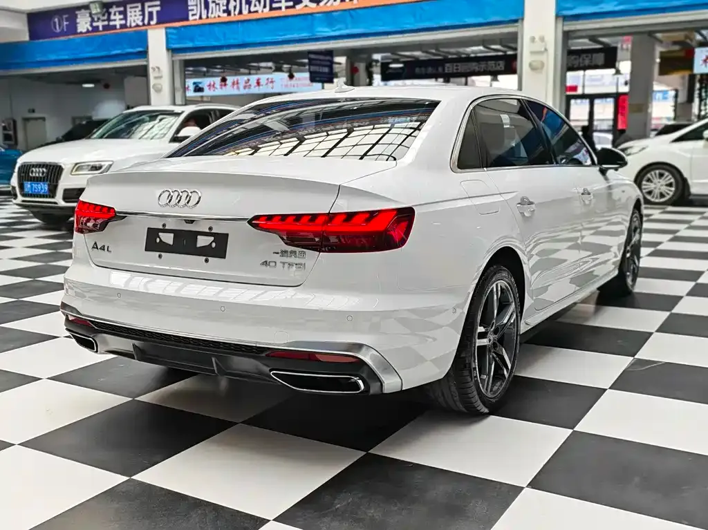 Audi A4L 2021 из CN, фото 10