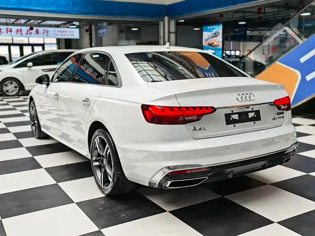 Audi A4L 2021 из CN, фото 7