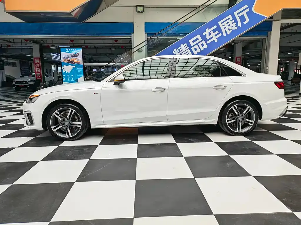 Audi A4L 2021 из CN, фото 8