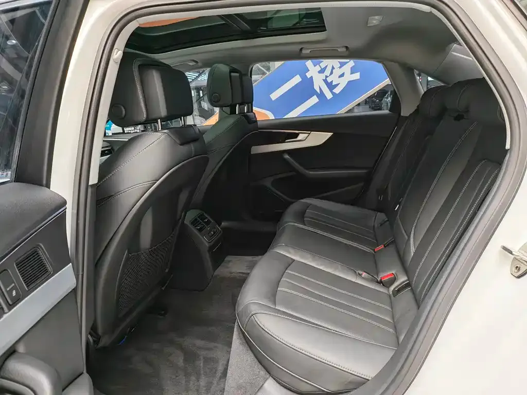 Audi A4L 2021 из CN, фото 6