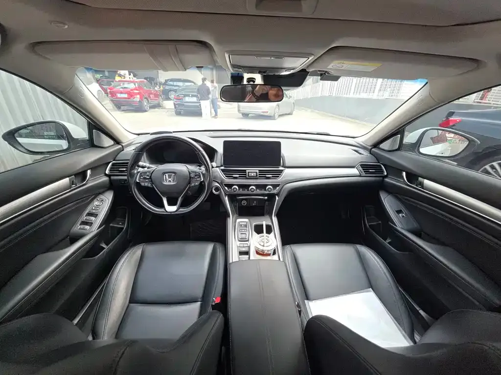 Honda Accord — фото 8