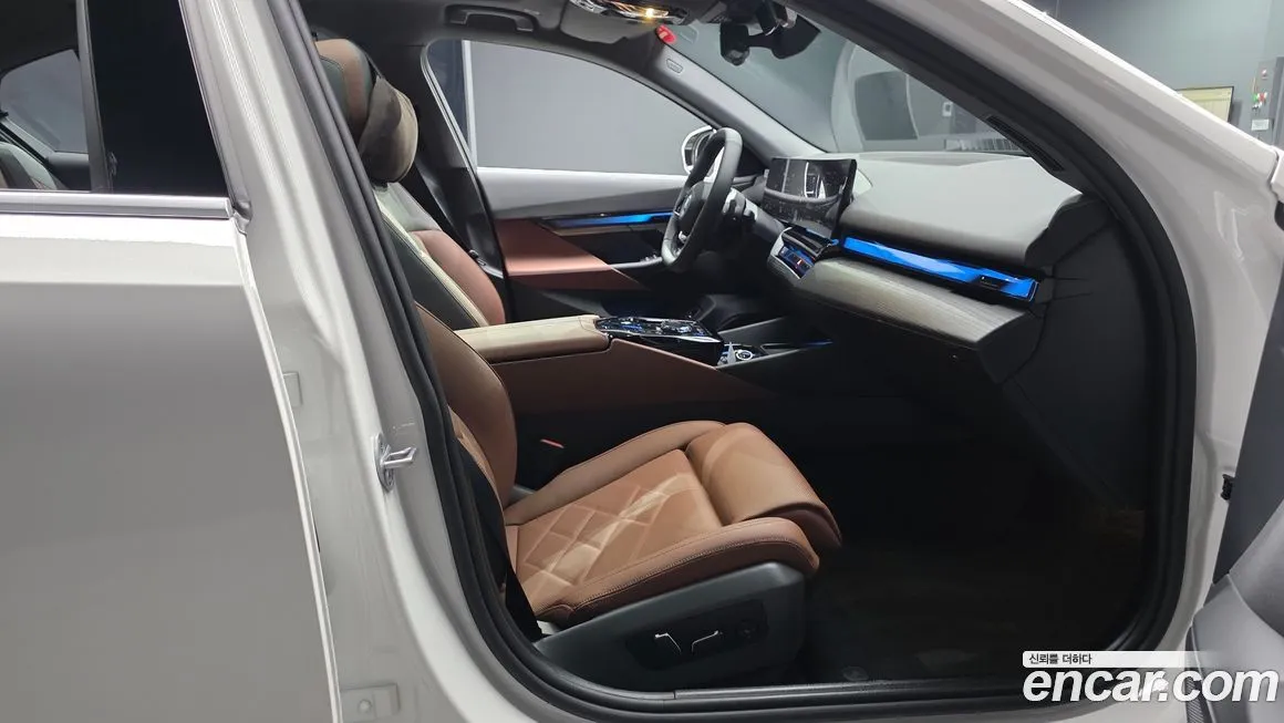 BMW 5-Series 2025 из KR, фото 2