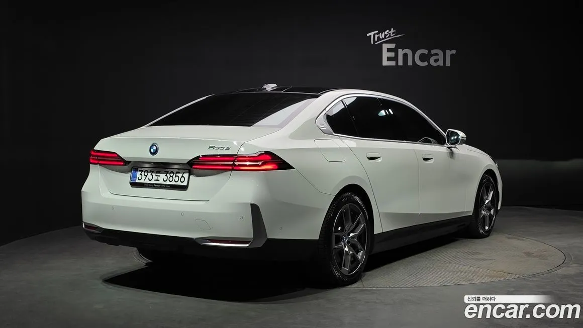 BMW 5-Series 2025 из KR, фото 8