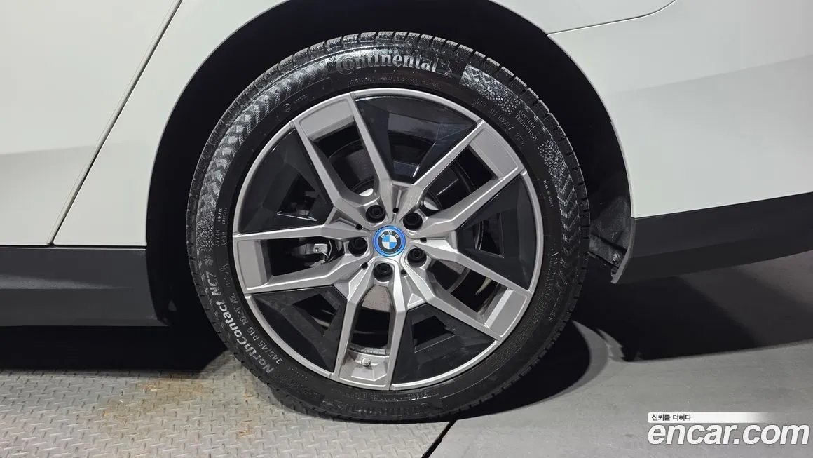 BMW 5-Series 2025 из KR, фото 3