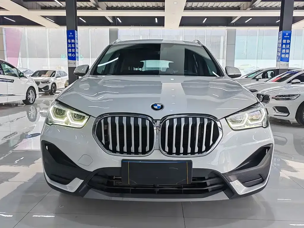 BMW X1 — фото 9