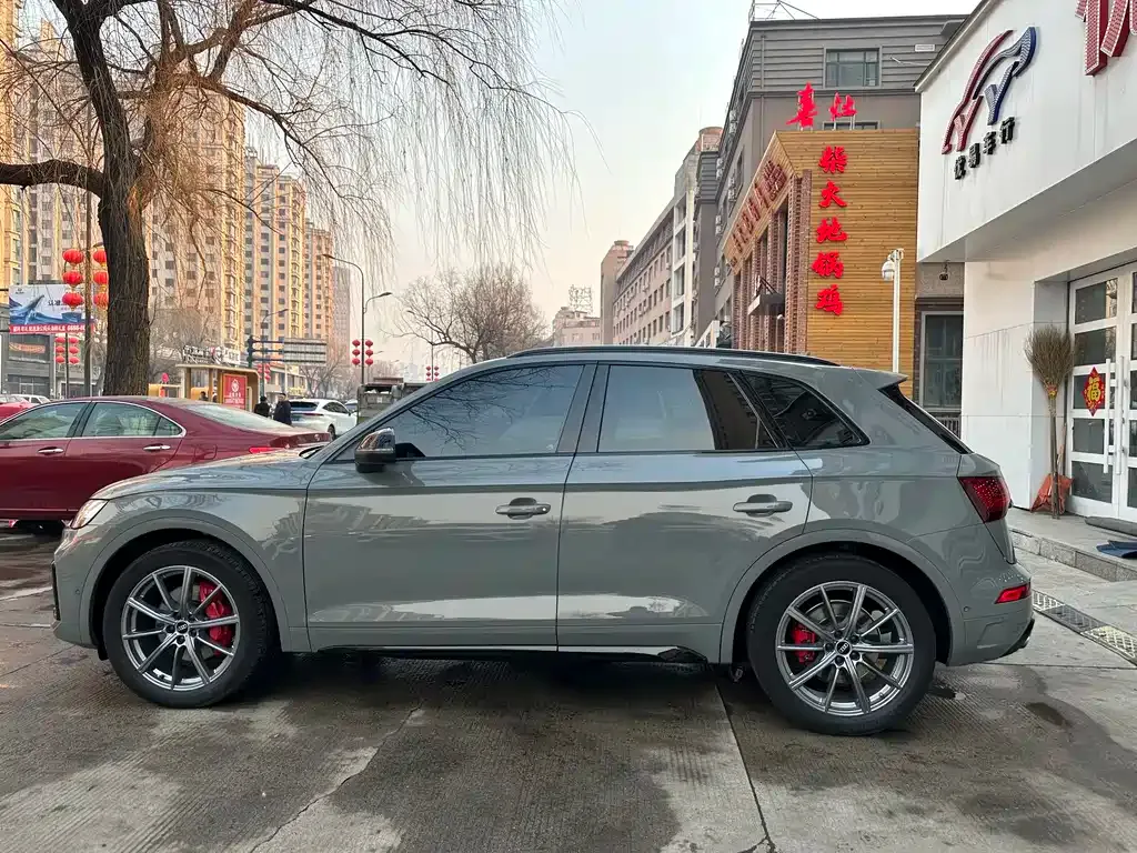 Audi SQ5 2022 из CN, фото 9