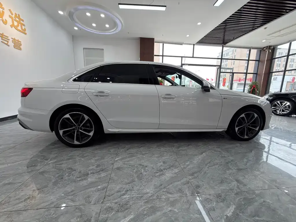 Audi A4L 2022 из CN, фото 9