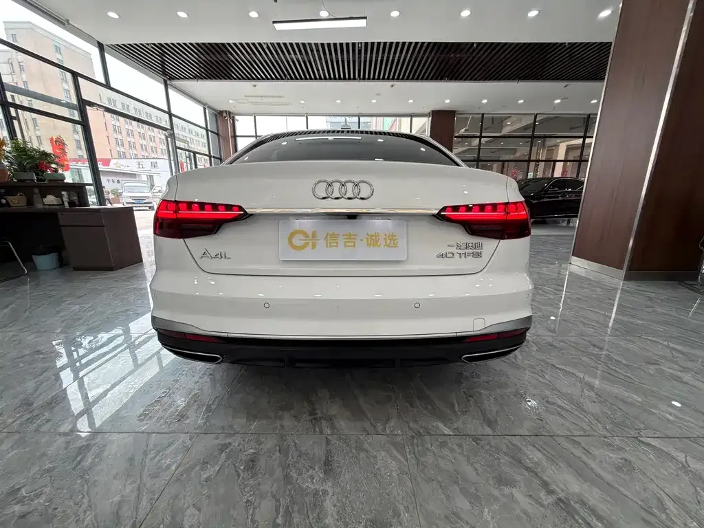 Audi A4L 2022 из CN, фото 4