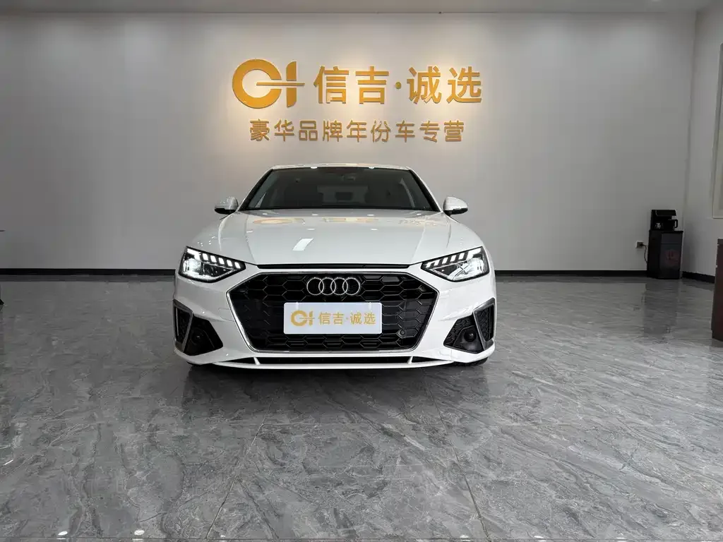 Audi A4L 2022 из CN, фото 2