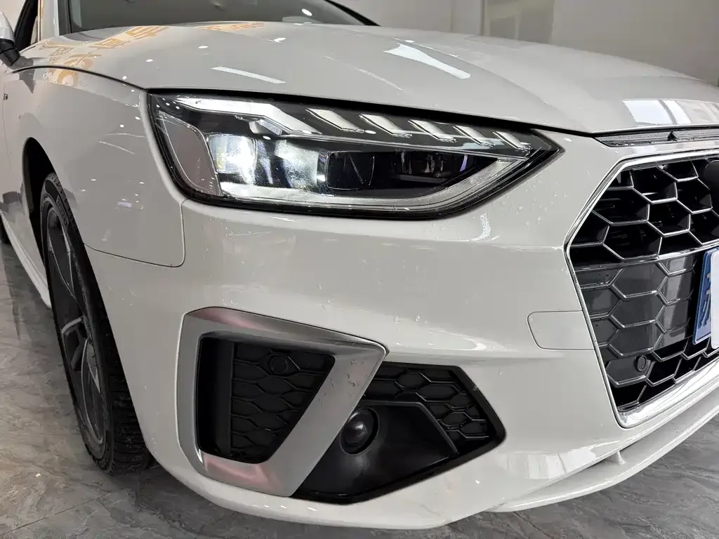Audi A4L 2022 из CN, фото 8
