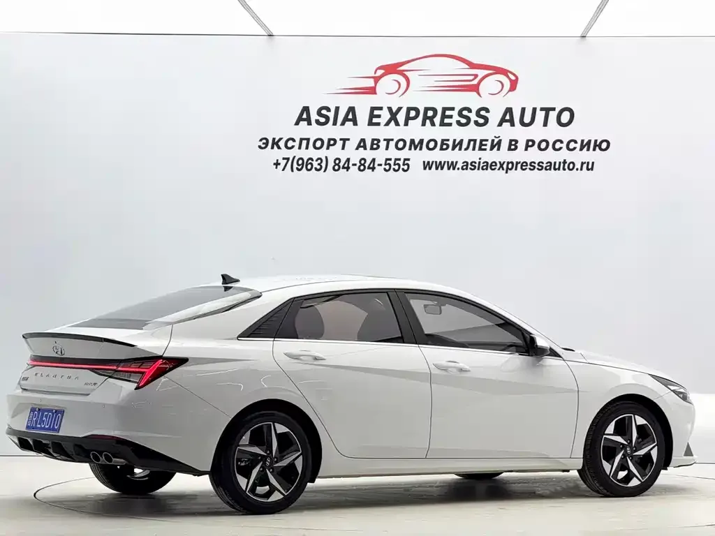 Hyundai Elantra — фото 5
