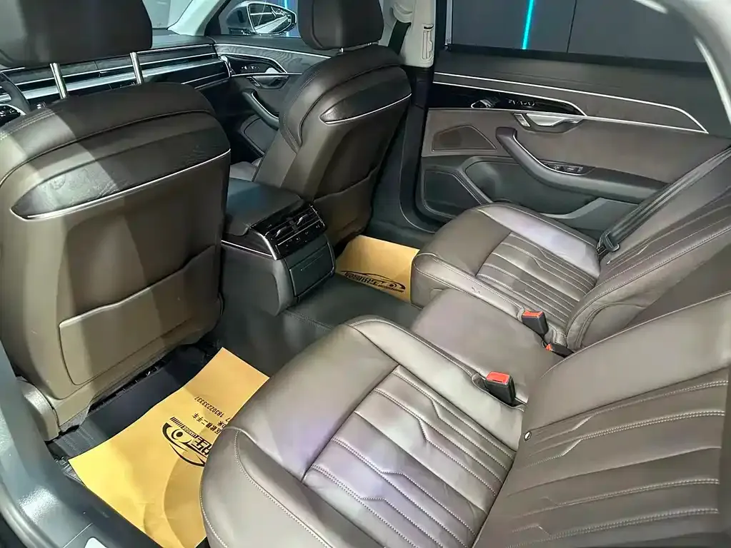 Audi A8 — фото 9