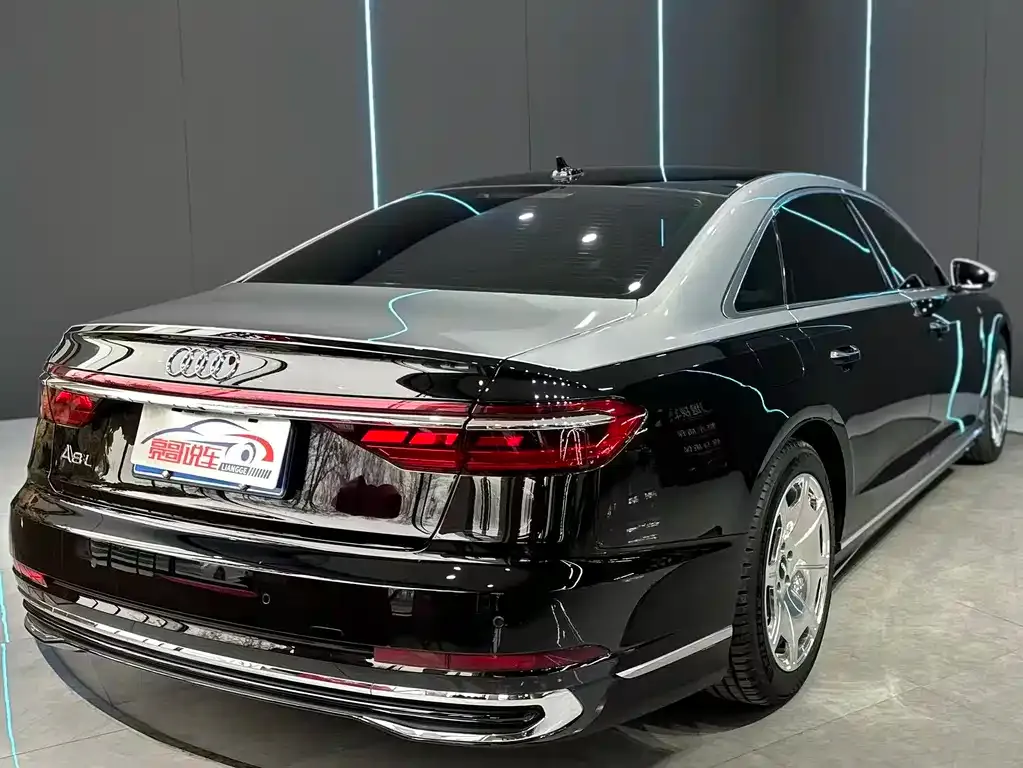 Audi A8 — фото 5