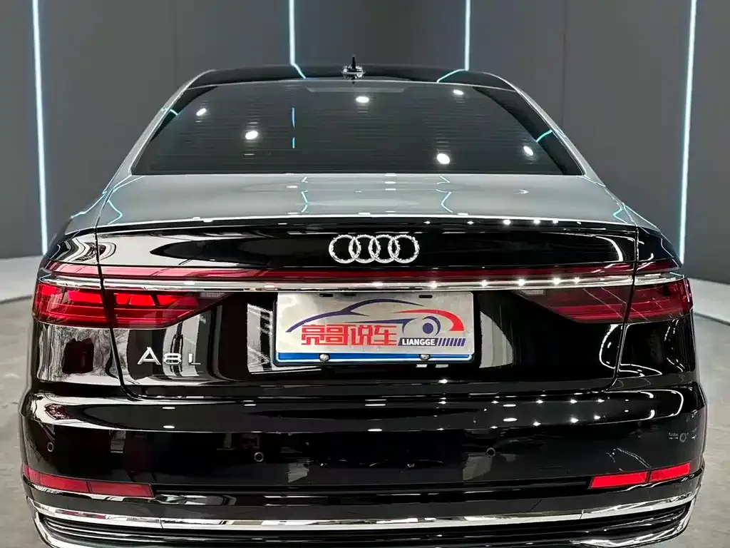 Audi A8 — фото 3