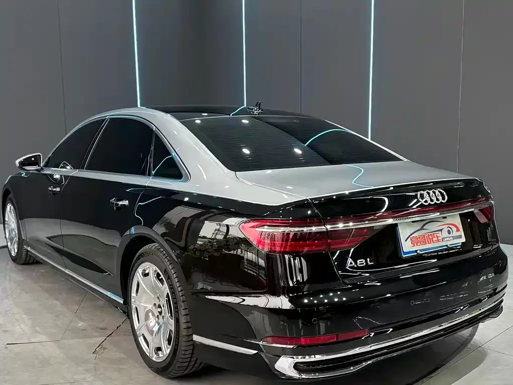 Audi A8 — фото 2