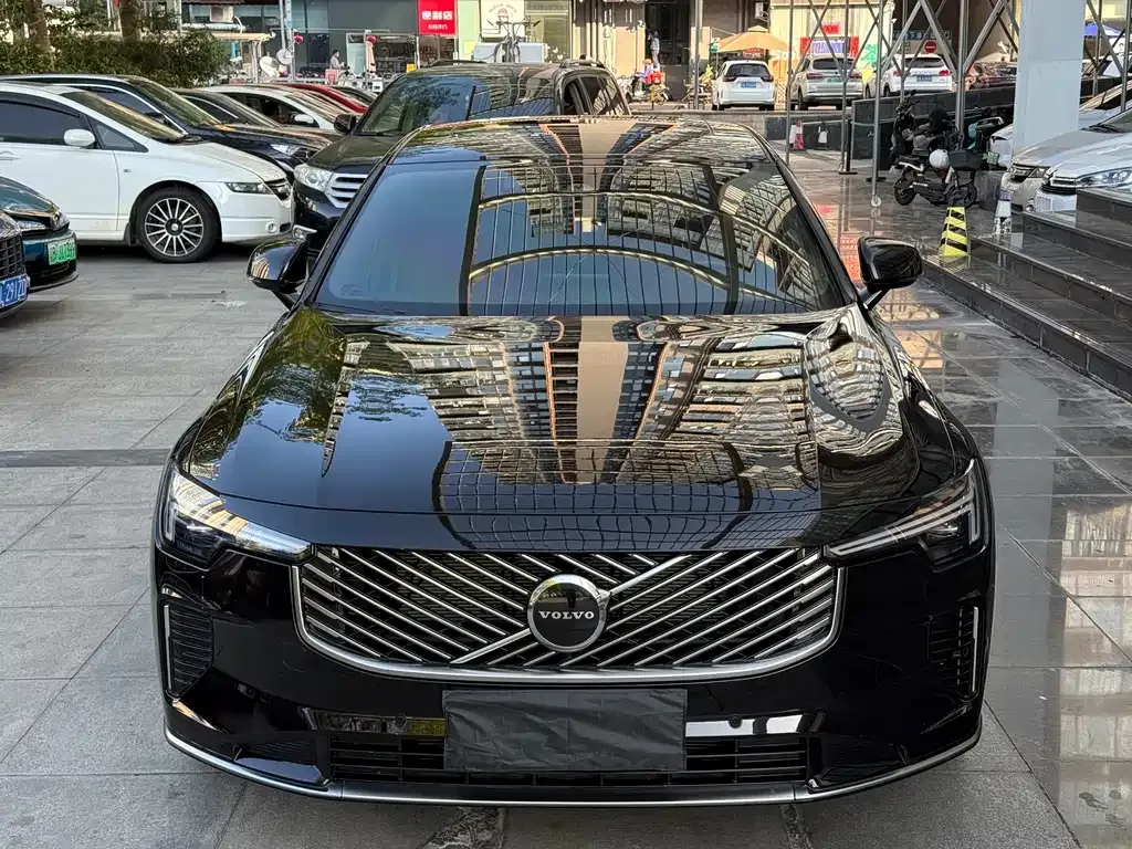 Volvo S90 — фото 1
