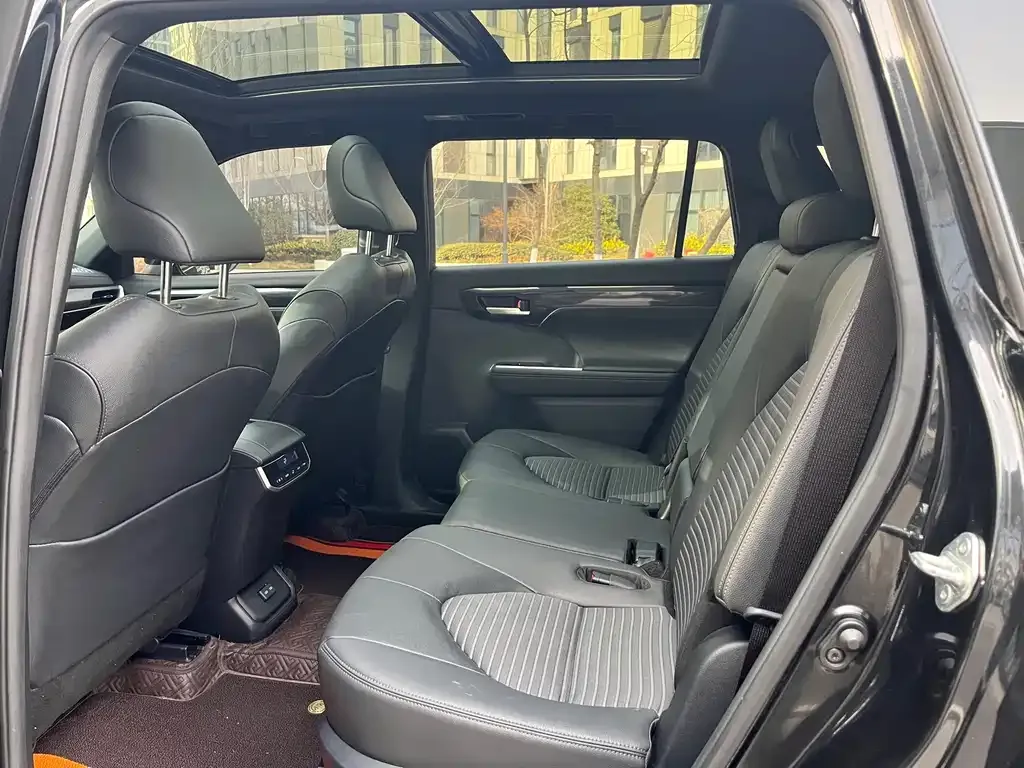 Toyota Crown Kluger 2022 из CN, фото 2
