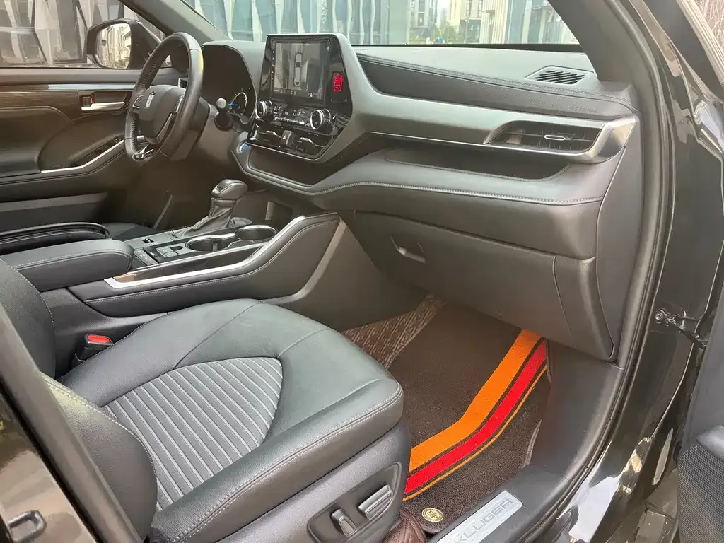 Toyota Crown Kluger 2022 из CN, фото 8
