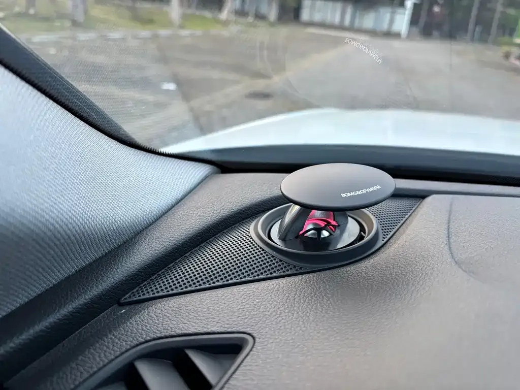 Audi A4L 2023 из CN, фото 2