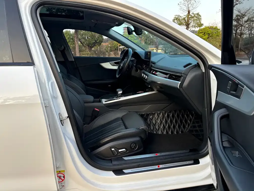 Audi A4L 2023 из CN, фото 3