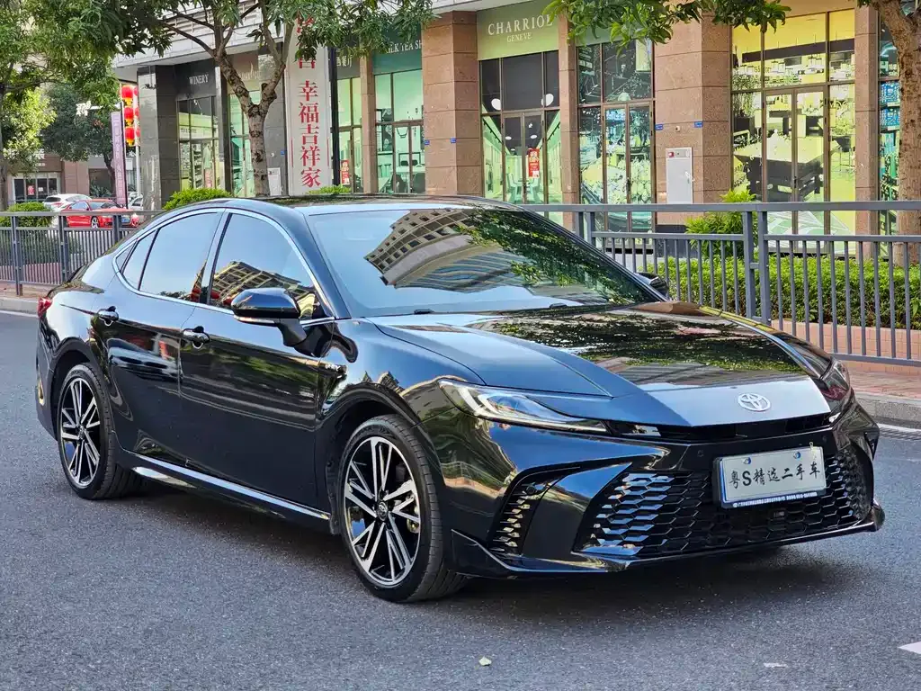 Toyota Camry — фото 5