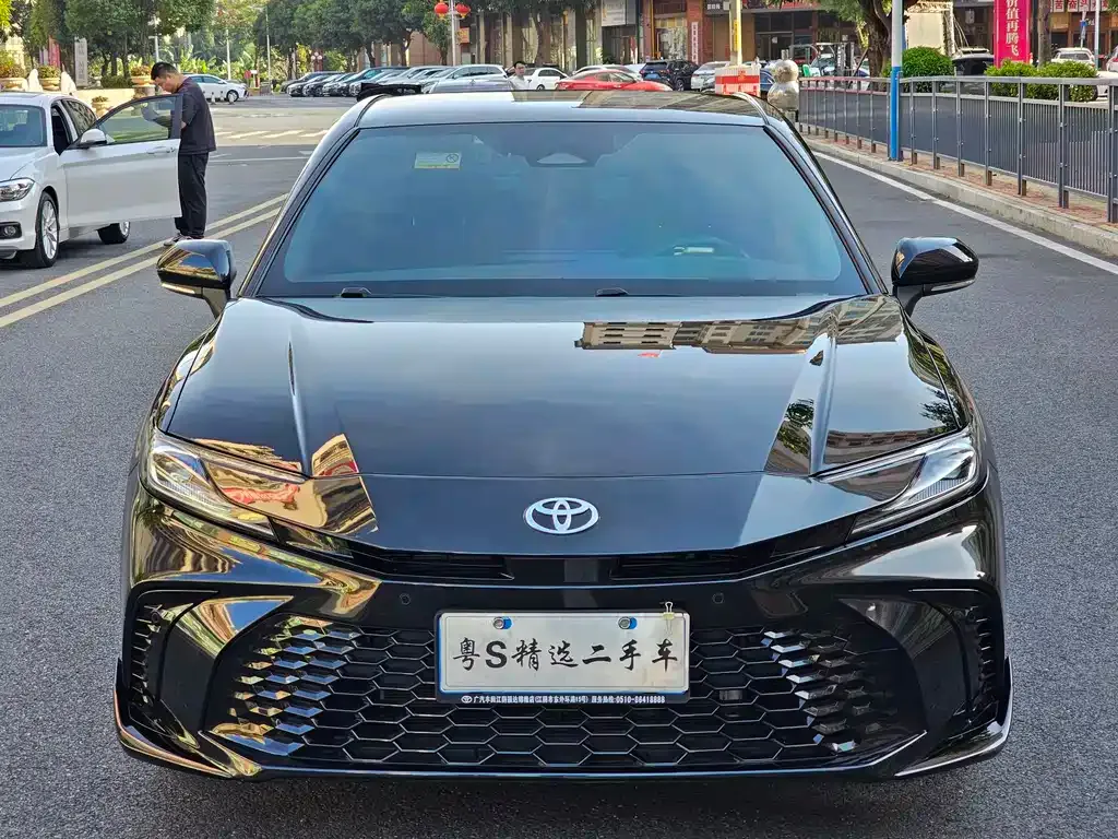 Toyota Camry — фото 6