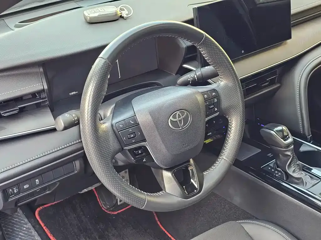 Toyota Camry — фото 10