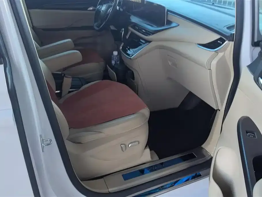 Buick GL8 2023 из CN, фото 3