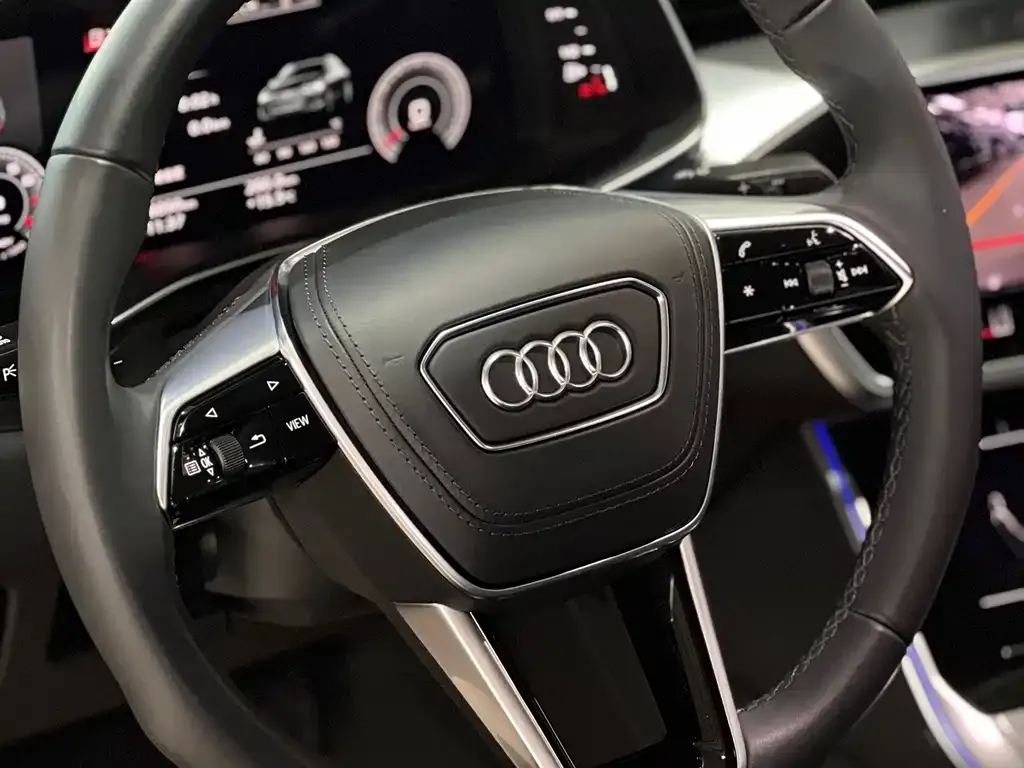 Audi A6L — фото 2