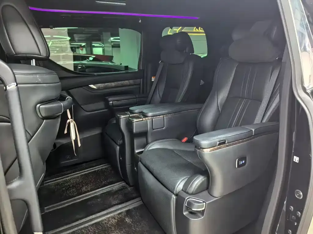 Toyota Alphard 2023 из CN, фото 2