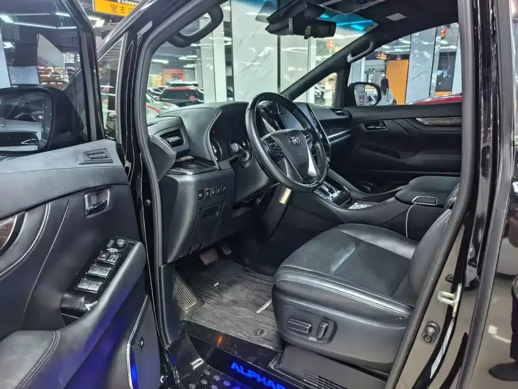 Toyota Alphard 2023 из CN, фото 3