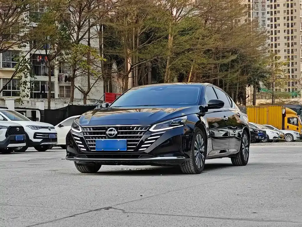 Nissan Teana — фото 1
