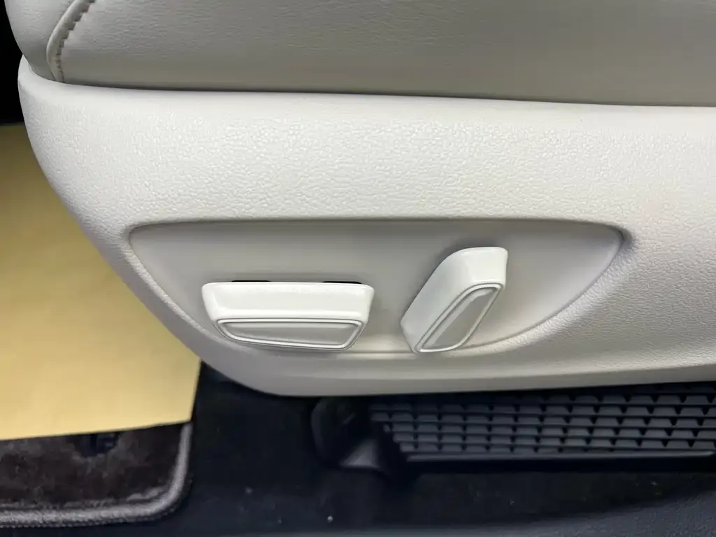 Toyota Sienna 2025 из CN, фото 9
