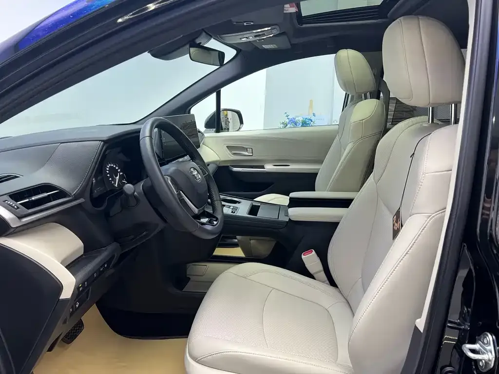 Toyota Sienna 2025 из CN, фото 4