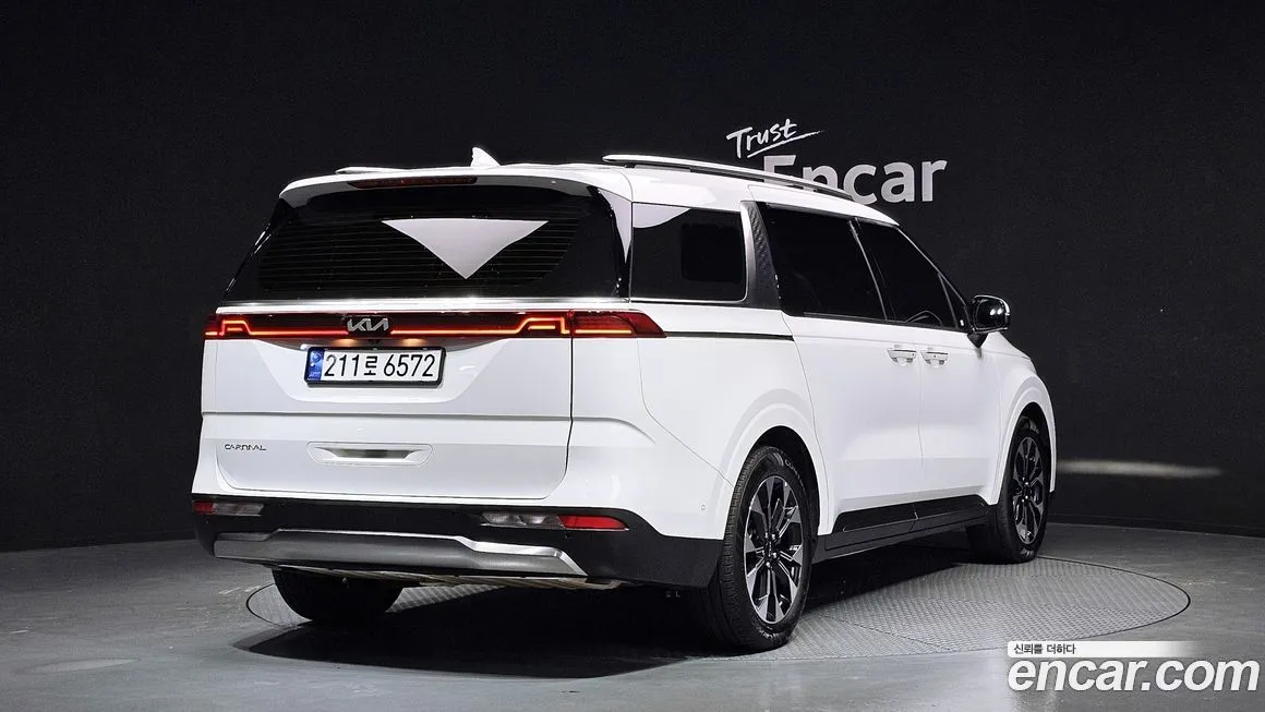 Kia Carnival — фото 8