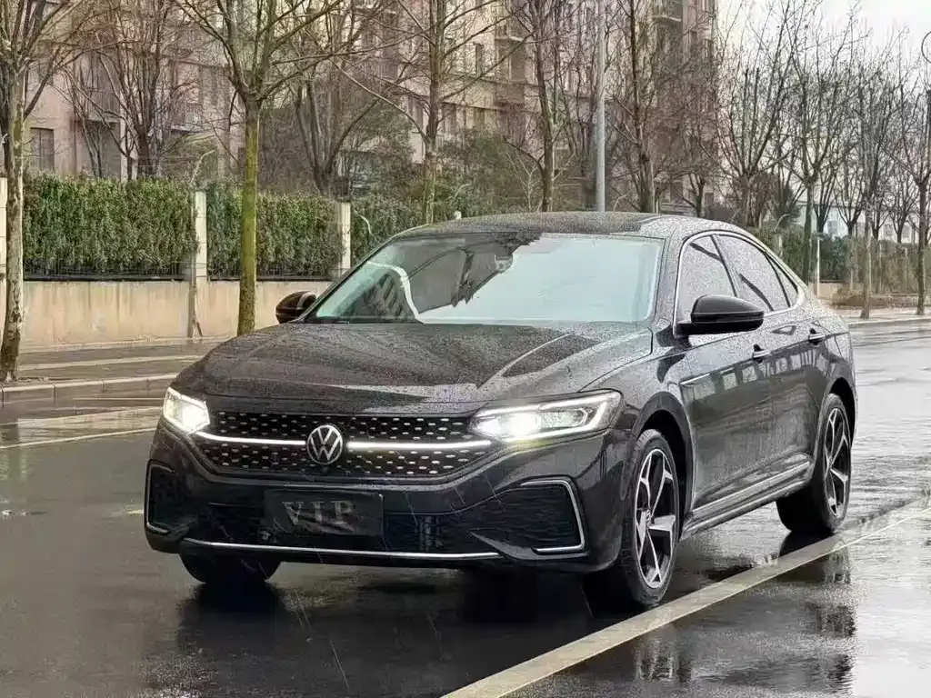 Volkswagen Passat — фото 1
