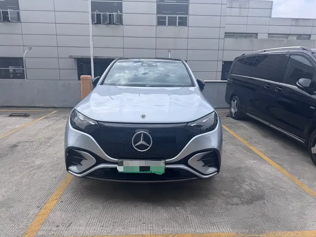 Mercedes-Benz EQE SUV — фото 7